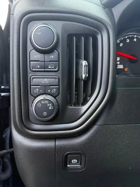 2024 Chevrolet Silverado 1500 4WD Crew Cab Short Bed Custom