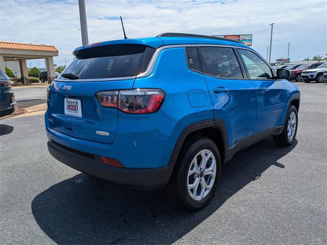 2025 Jeep Compass COMPASS LATITUDE 4X4