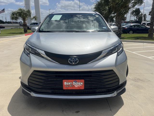 2021 Toyota Sienna LE