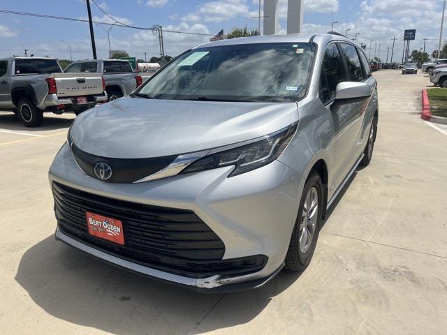 2021 Toyota Sienna LE