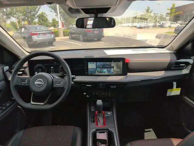 2025 Nissan Kicks SR FWD