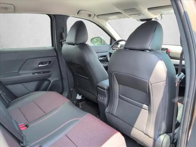2025 Nissan Kicks SR FWD