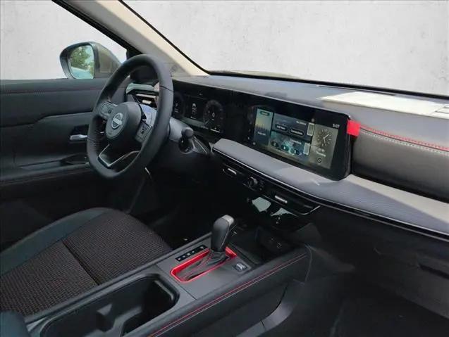 2025 Nissan Kicks SR FWD