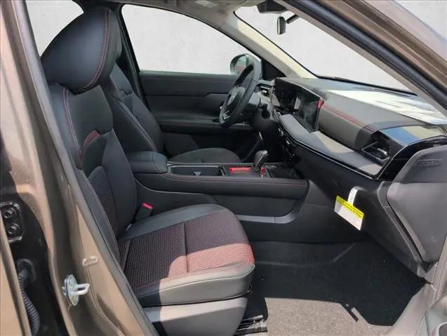 2025 Nissan Kicks SR FWD
