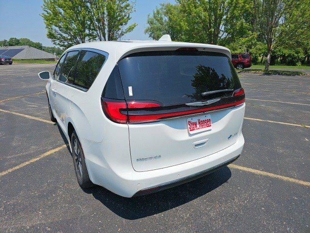 2022 Chrysler Pacifica Hybrid Touring L