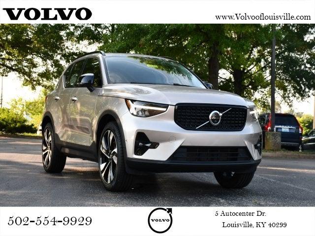 2023 Volvo XC40 B5 Plus Dark Theme