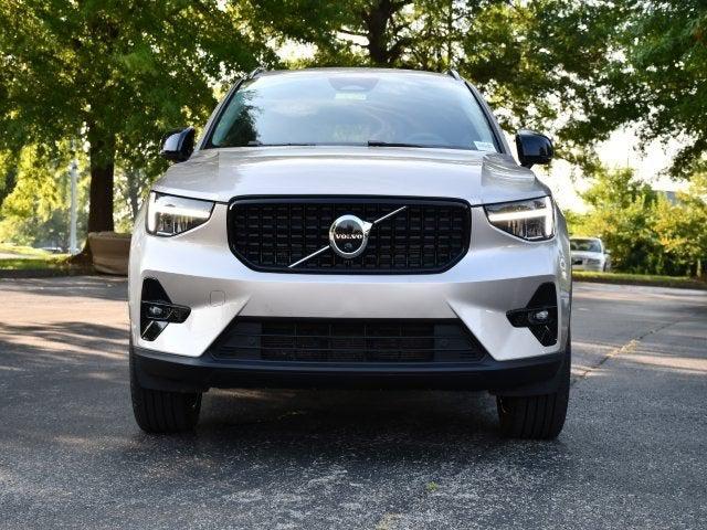 2023 Volvo XC40 B5 Plus Dark Theme