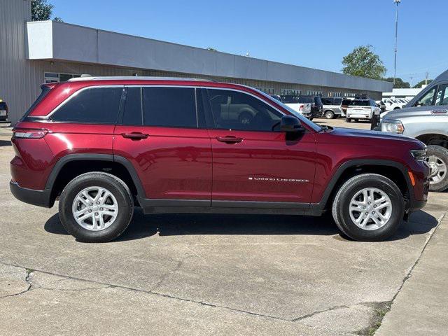 2023 Jeep Grand Cherokee Laredo 4x2