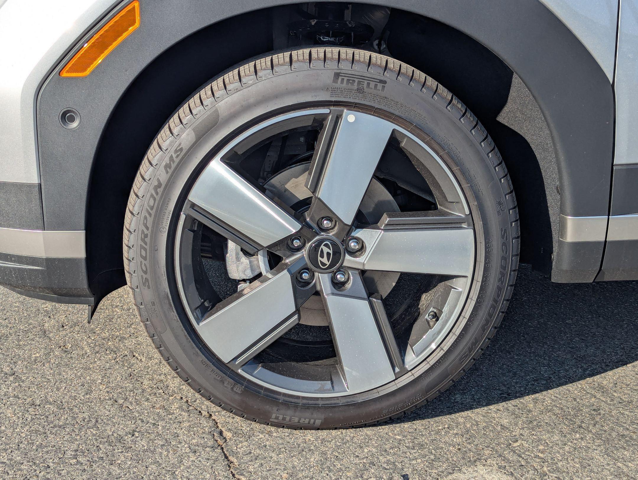2025 Hyundai Santa Fe Limited - Photo 9