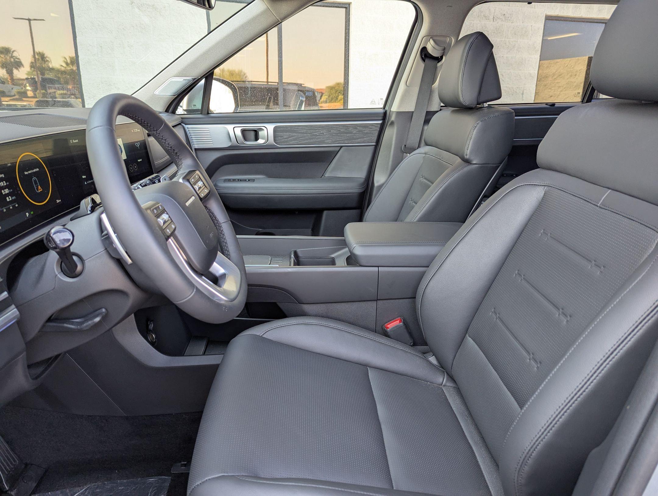 2025 Hyundai Santa Fe Limited - Photo 11