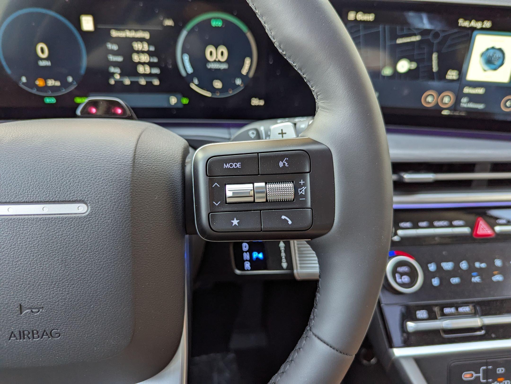 2025 Hyundai Santa Fe Limited - Photo 15