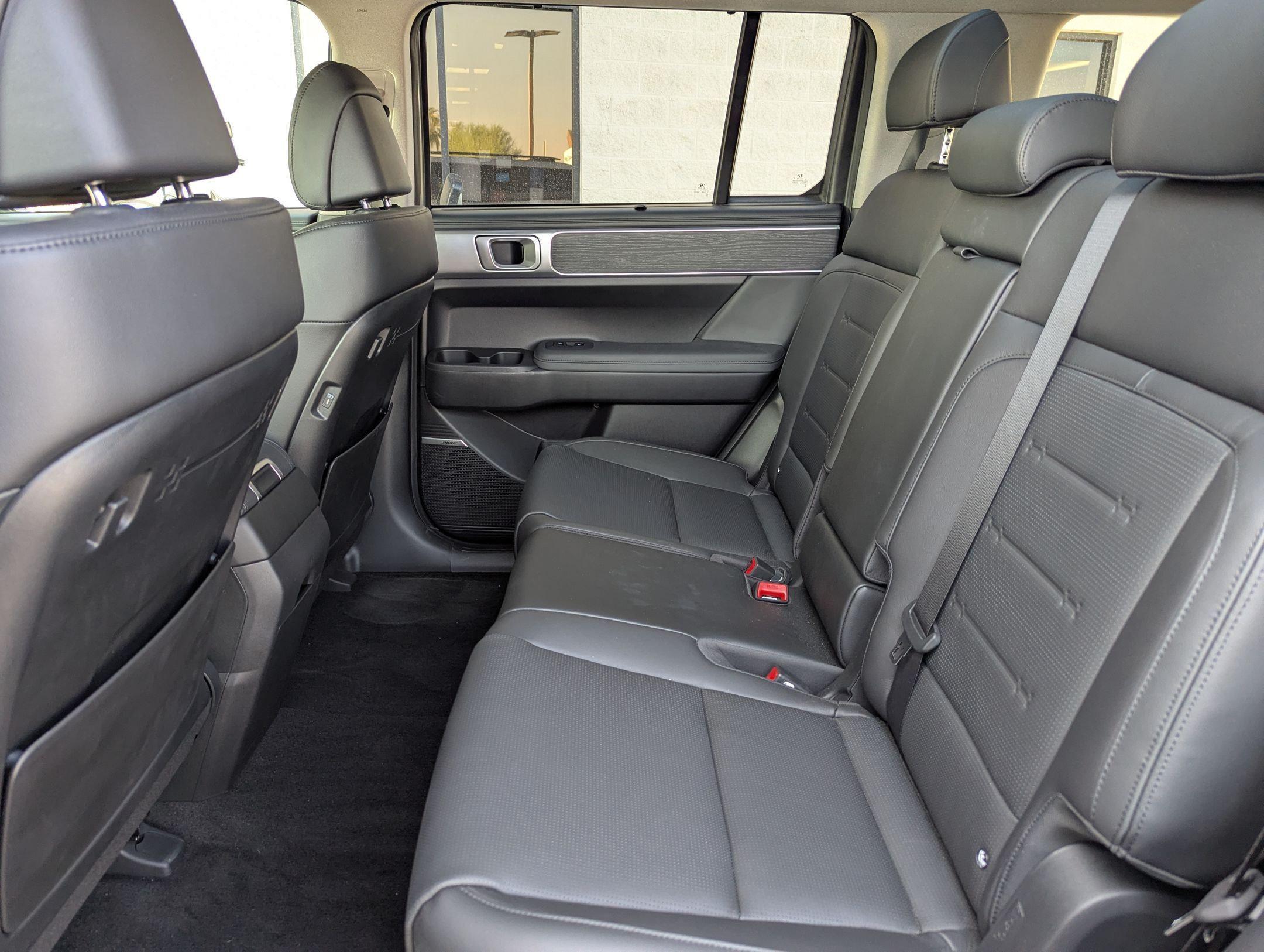 2025 Hyundai Santa Fe Limited - Photo 23