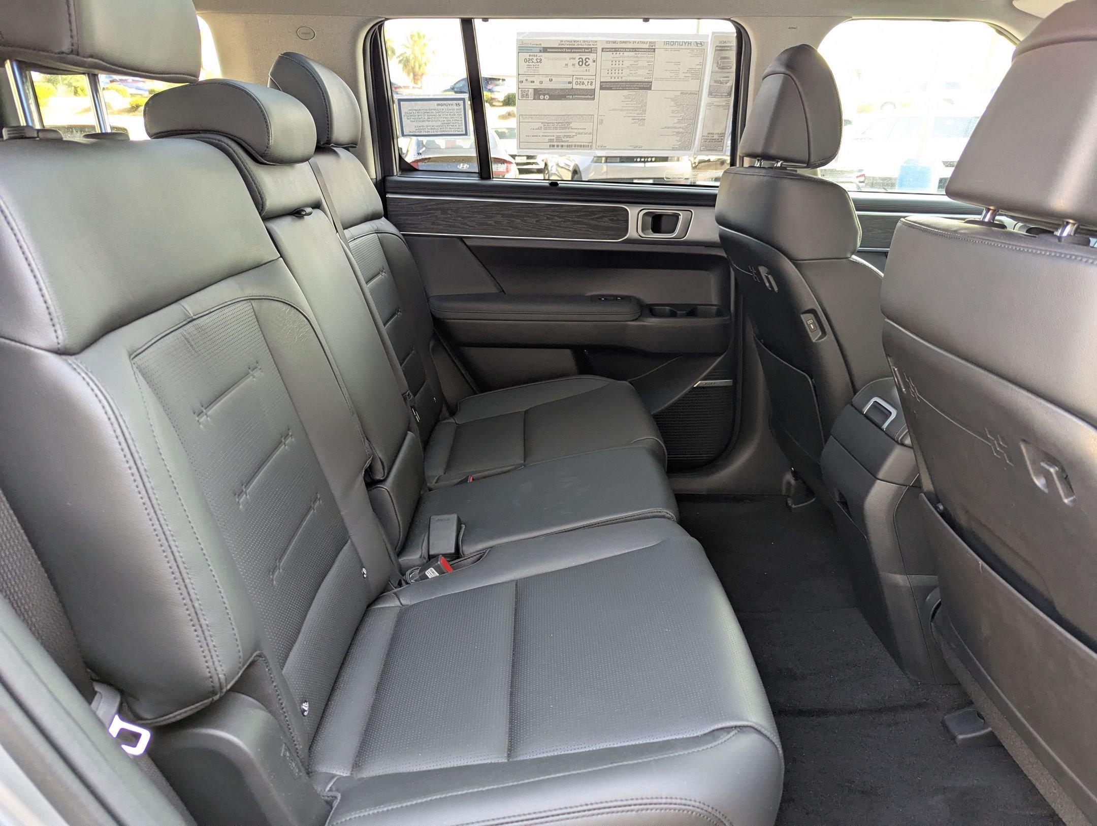 2025 Hyundai Santa Fe Limited - Photo 25