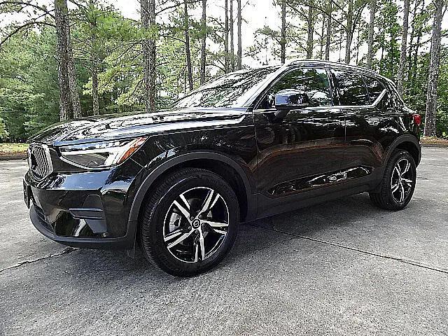 2025 Volvo XC40 B5 Core Bright Theme