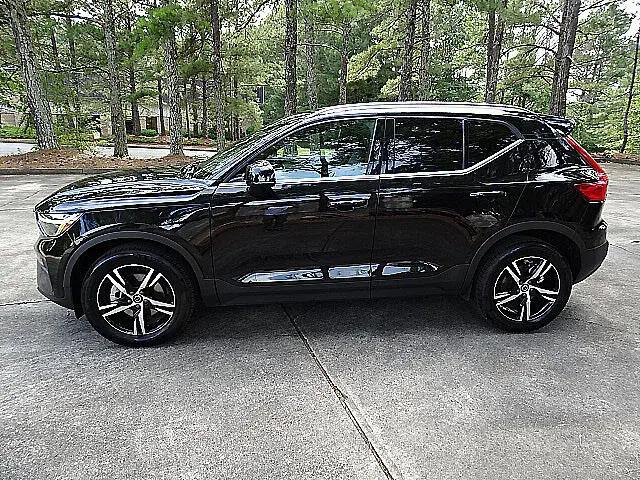 2025 Volvo XC40 B5 Core Bright Theme