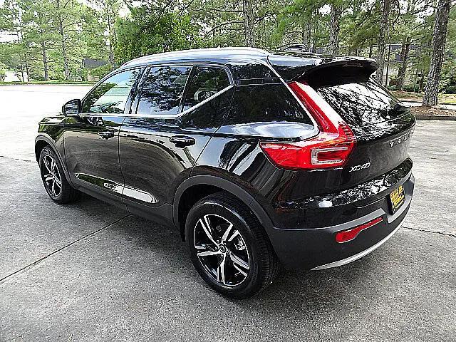 2025 Volvo XC40 B5 Core Bright Theme