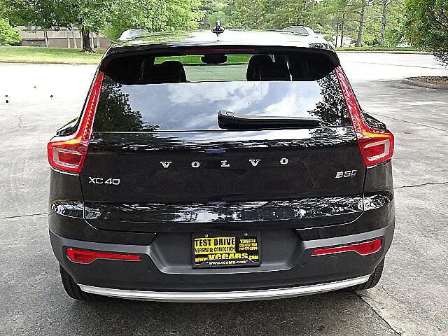 2025 Volvo XC40 B5 Core Bright Theme