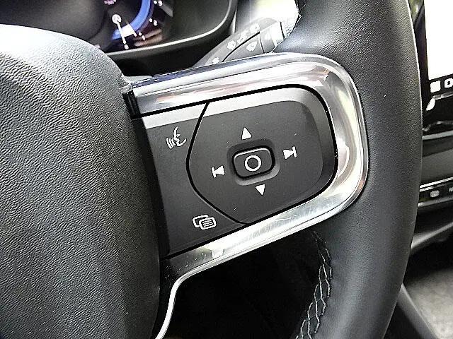 2025 Volvo XC40 B5 Core Bright Theme