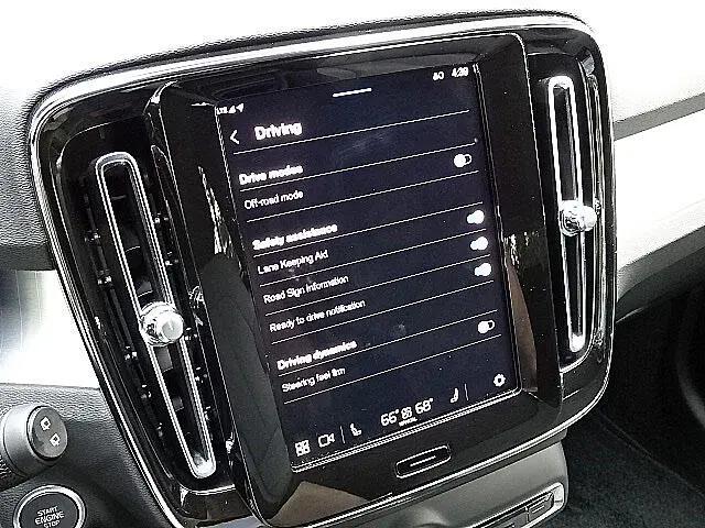 2025 Volvo XC40 B5 Core Bright Theme