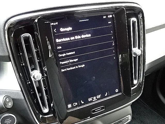 2025 Volvo XC40 B5 Core Bright Theme