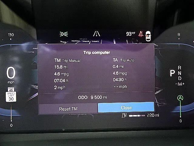 2025 Volvo XC40 B5 Core Bright Theme