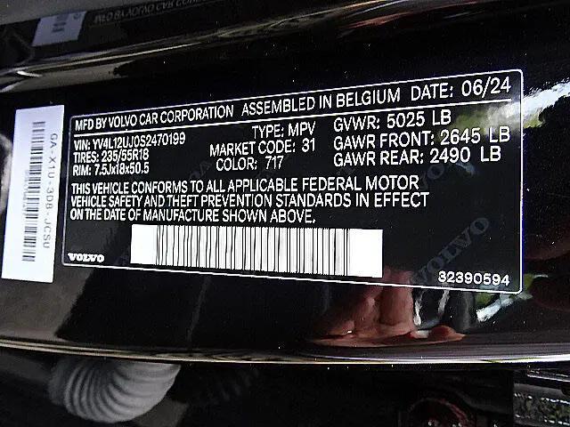 2025 Volvo XC40 B5 Core Bright Theme
