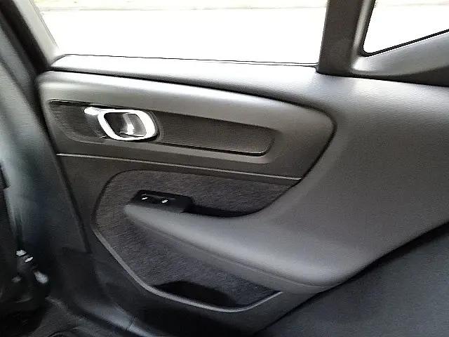 2025 Volvo XC40 B5 Core Bright Theme