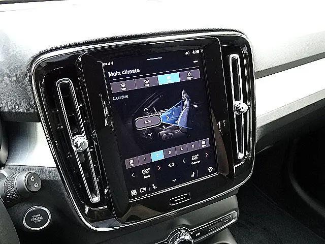 2025 Volvo XC40 B5 Core Bright Theme