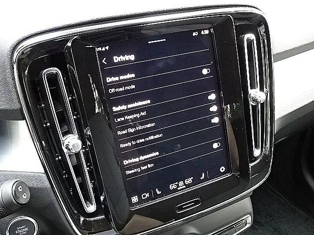 2025 Volvo XC40 B5 Core Bright Theme