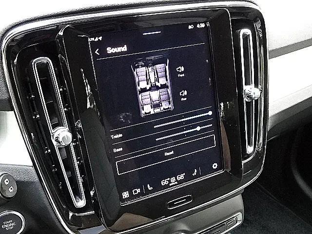 2025 Volvo XC40 B5 Core Bright Theme
