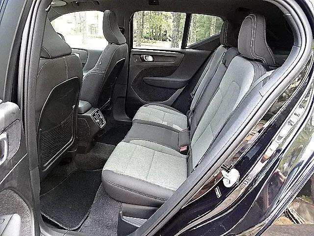 2025 Volvo XC40 B5 Core Bright Theme