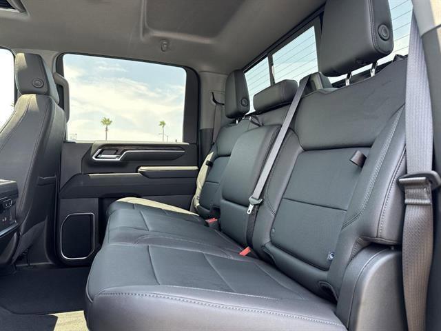 2025 GMC Sierra 3500HD 4WD Crew Cab Standard Bed SLT