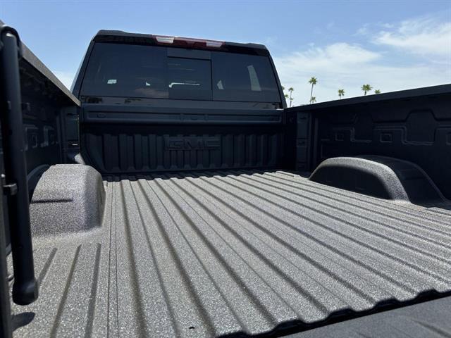 2025 GMC Sierra 3500HD 4WD Crew Cab Standard Bed SLT