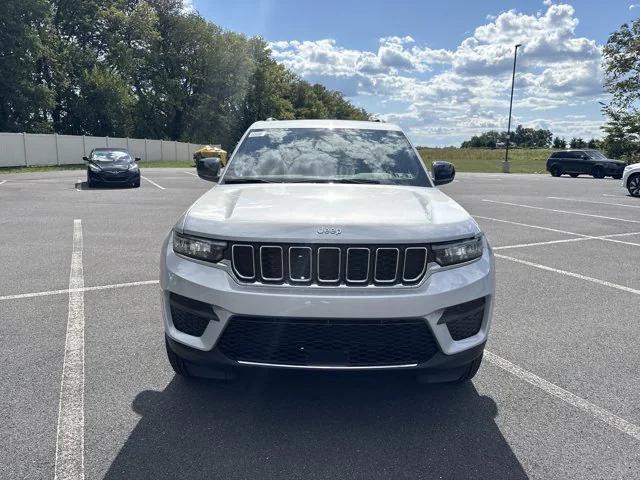 2025 Jeep Grand Cherokee GRAND CHEROKEE LAREDO X 4X4