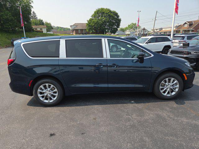 2025 Chrysler Pacifica PACIFICA SELECT AWD