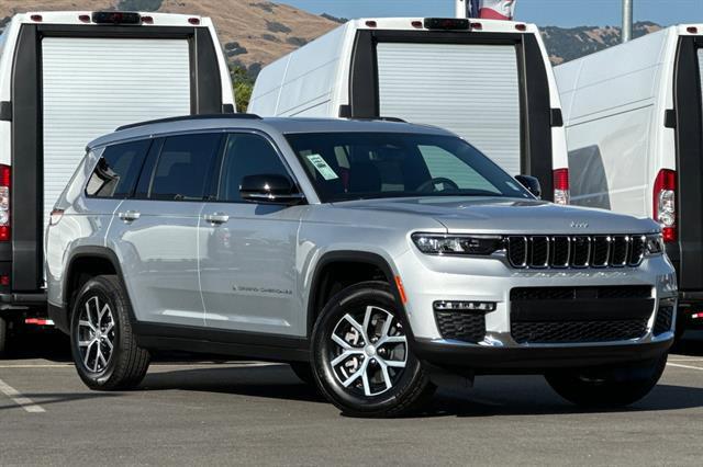 2025 Jeep Grand Cherokee GRAND CHEROKEE L LIMITED 4X4