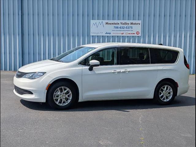 2023 Chrysler Voyager LX