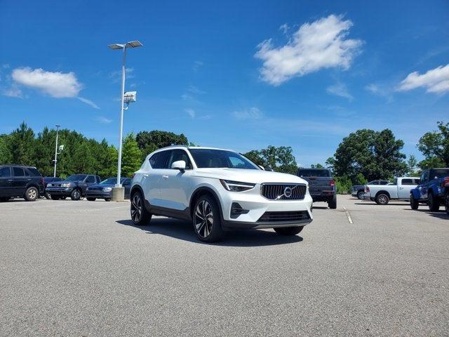 2024 Volvo XC40 B5 Plus Bright Theme
