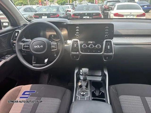 2022 Kia Sorento LX