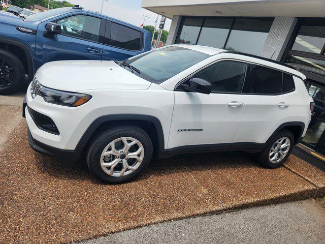 2025 Jeep Compass COMPASS LATITUDE 4X4