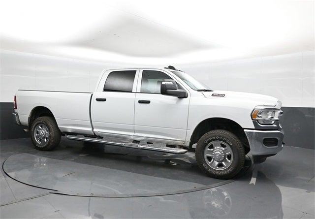 2024 RAM 3500 Tradesman Crew Cab 4x4 8 Box