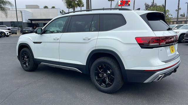 2025 Volkswagen Atlas 2.0T Peak Edition