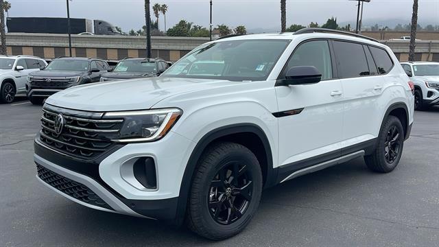 2025 Volkswagen Atlas 2.0T Peak Edition