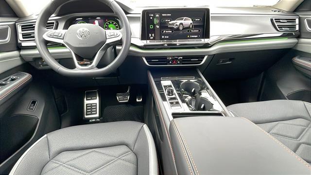 2025 Volkswagen Atlas 2.0T Peak Edition