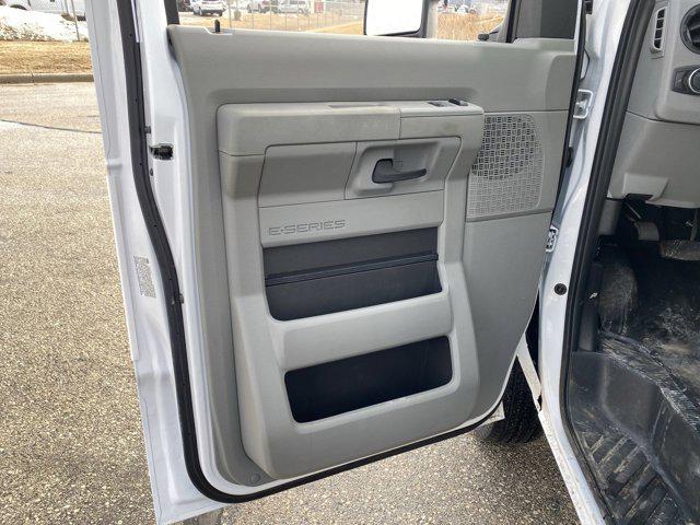2025 Ford E-450 Cutaway Base