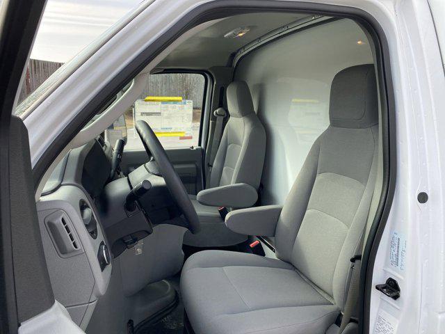 2025 Ford E-450 Cutaway Base