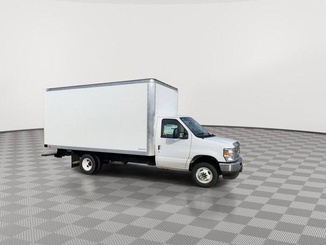 2025 Ford E-450 Cutaway Base
