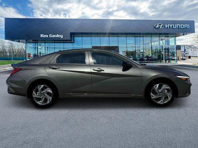 2025 Hyundai Elantra Hybrid SEL Sport