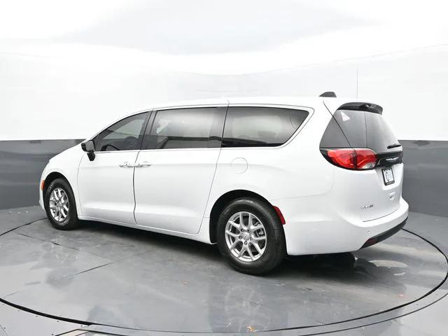 2025 Chrysler Voyager VOYAGER LX