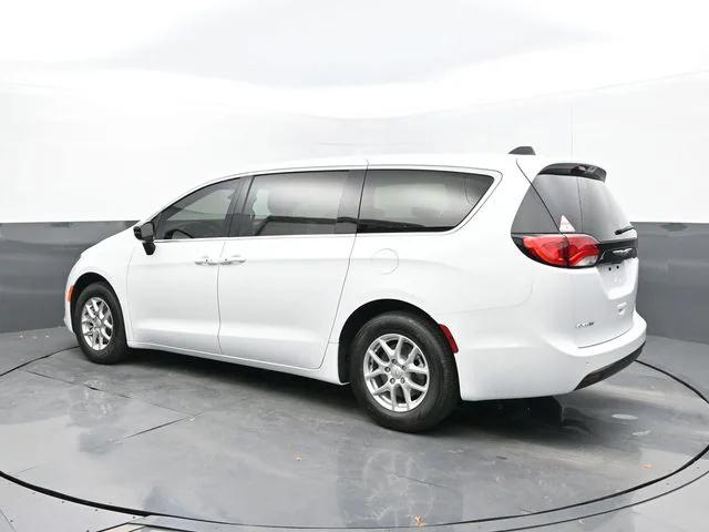 2025 Chrysler Voyager VOYAGER LX